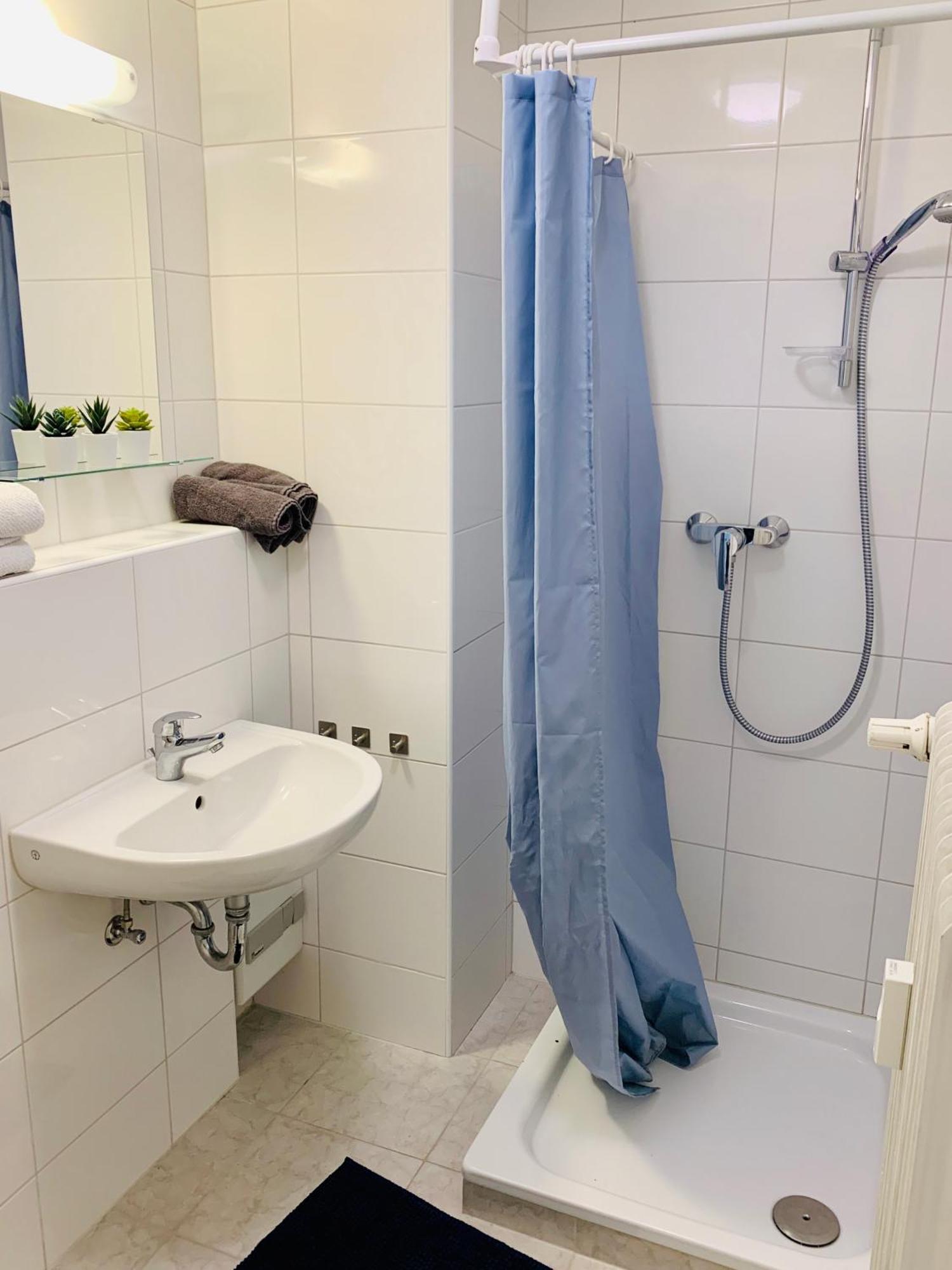 Direkte Uninaehe: Ferienwohnung Mit Grossem Doppelbett, Kuechenzeile Und Neu Renoviertem Badezimmer 洪堡 外观 照片