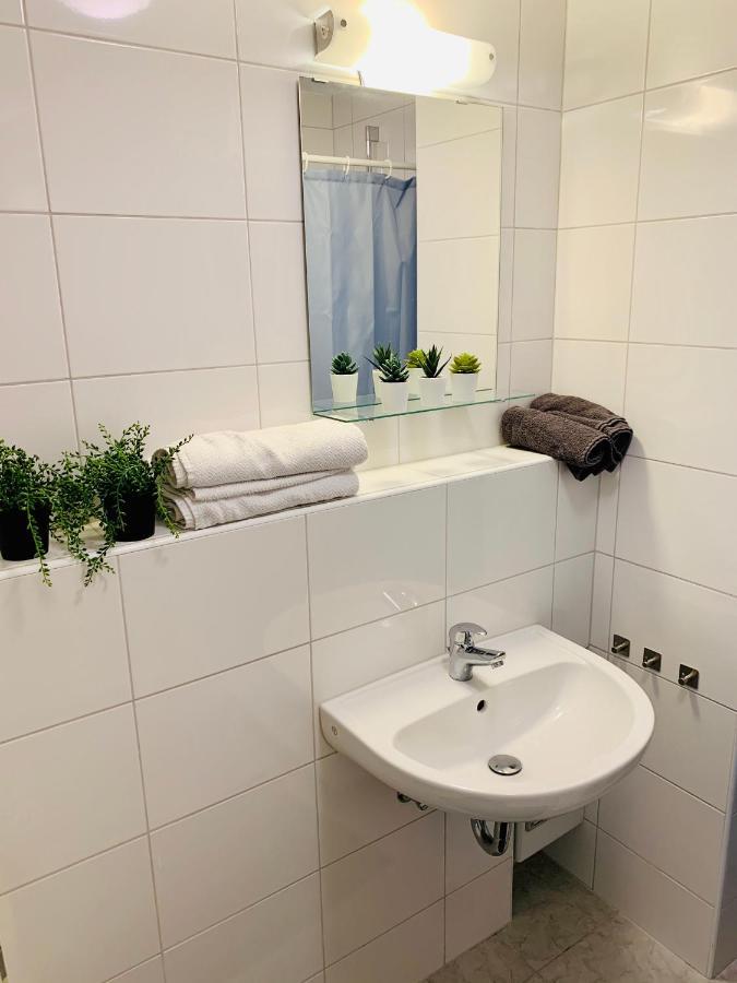 Direkte Uninaehe: Ferienwohnung Mit Grossem Doppelbett, Kuechenzeile Und Neu Renoviertem Badezimmer 洪堡 外观 照片